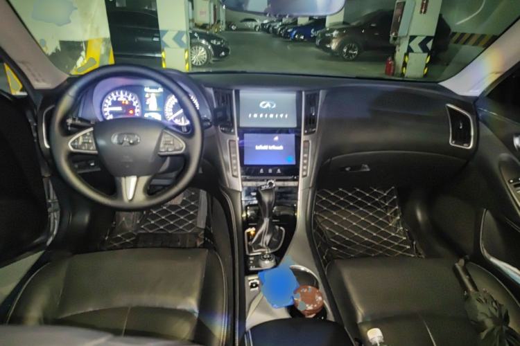 Used Infiniti Q50L 2015 2.0T Enjoyment Edition Center Console