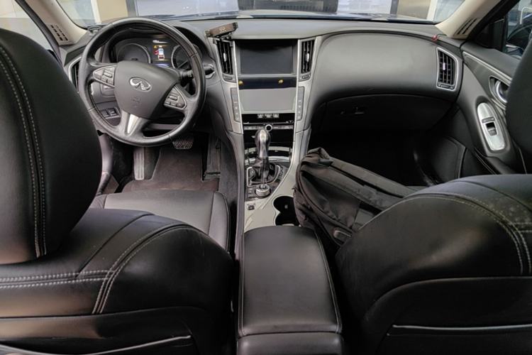 Used Infiniti Q50L 2015 2.0T Enjoyment Edition Center Console