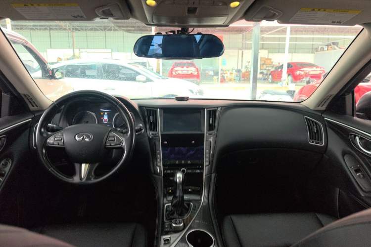 Used Infiniti Q50L 2015 2.0T Comfort Edition Center Console
