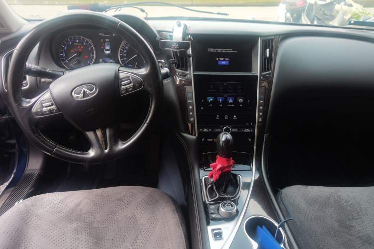 Used Infiniti Q50L 2015 2.0T Luxury Edition Center Console
