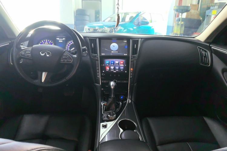 Used Infiniti Q50L 2015 2.0T Comfort Edition Center Console