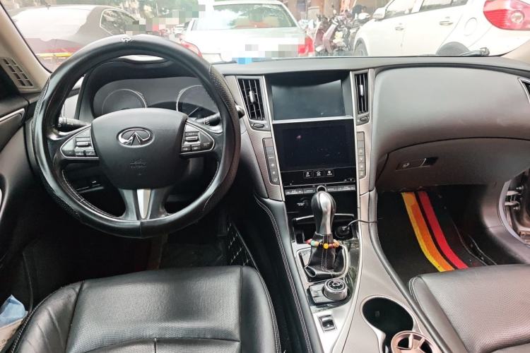 Used Infiniti Q50L 2015 2.0T Enjoyment Edition Center Console