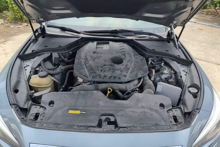 Used Infiniti Q50L 2015 2.0T Sport Edition Engine Bay