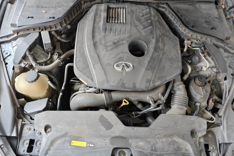 Used Infiniti Q50L 2015 2.0T Enjoyment Edition Engine Bay