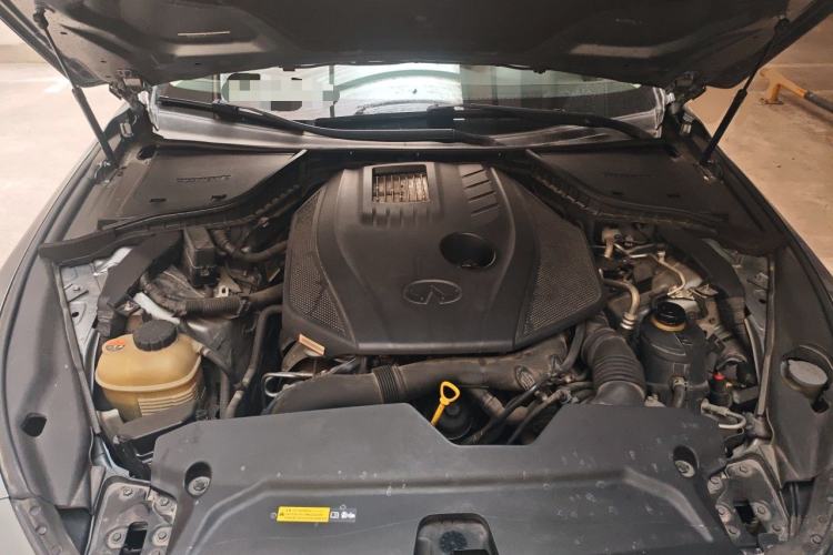 Used Infiniti Q50L 2015 2.0T Enjoyment Edition Engine Bay