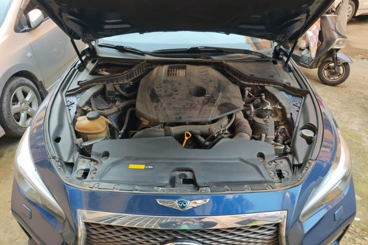 Used Infiniti Q50L 2015 2.0T Enjoyment Edition Engine Bay