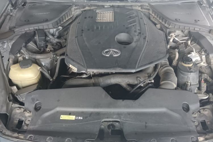 Used Infiniti Q50L 2015 2.0T Enjoyment Edition Engine Bay