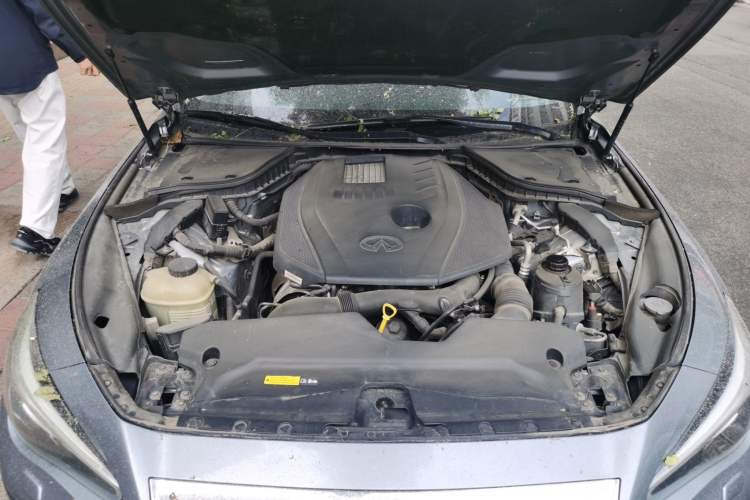 Used Infiniti Q50L 2015 2.0T Enjoyment Edition Engine Bay