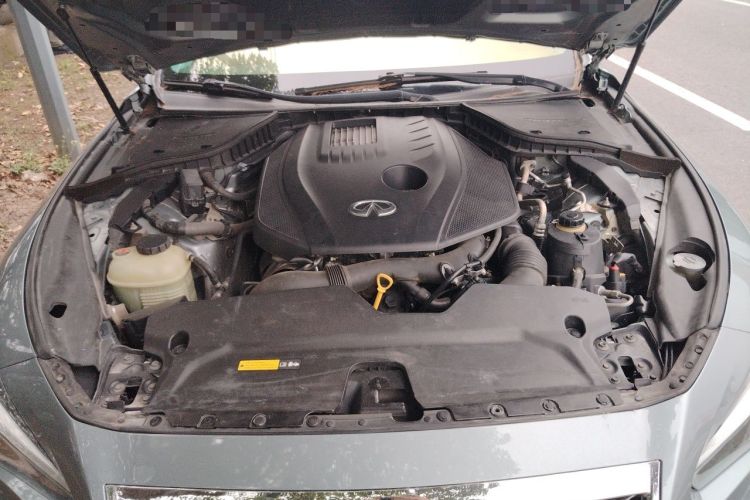 Used Infiniti Q50L 2015 2.0T Enjoyment Edition Engine Bay