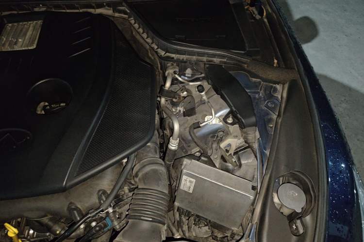 Used Infiniti Q50L 2015 2.0T Sport Edition Engine Bay Left