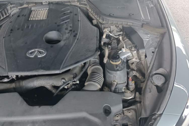 Used Infiniti Q50L 2015 2.0T Enjoyment Edition Engine Bay Left