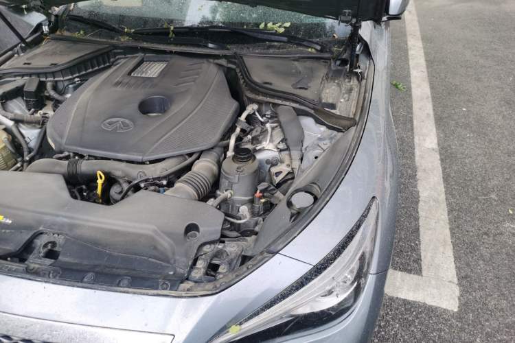 Used Infiniti Q50L 2015 2.0T Enjoyment Edition Engine Bay Left