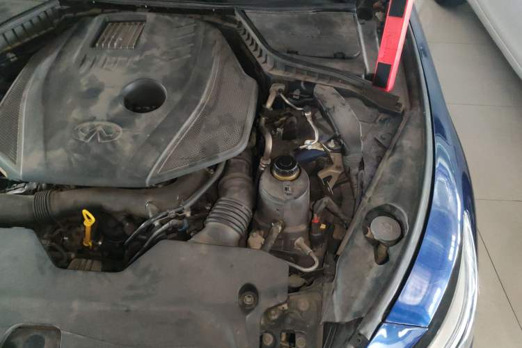 Used Infiniti Q50L 2015 2.0T Enjoyment Edition Engine Bay Left