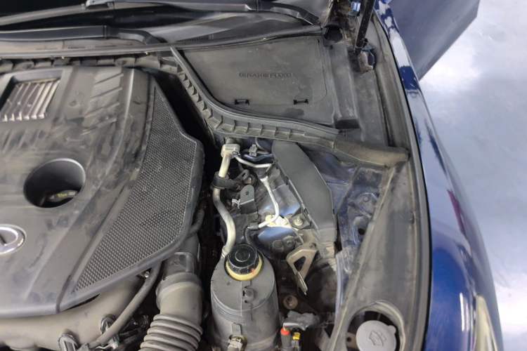Used Infiniti Q50L 2015 2.0T Enjoyment Edition Engine Bay Left