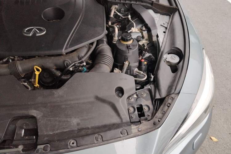 Used Infiniti Q50L 2015 2.0T Enjoyment Edition Engine Bay Left