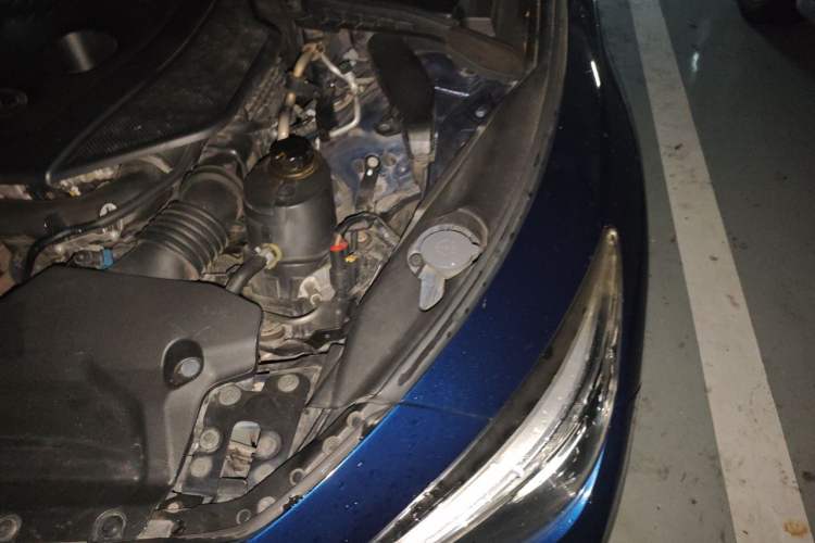 Used Infiniti Q50L 2015 2.0T Enjoyment Edition Engine Bay Left