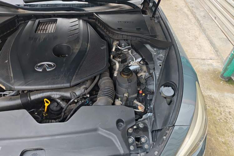 Used Infiniti Q50L 2015 2.0T Enjoyment Edition Engine Bay Left