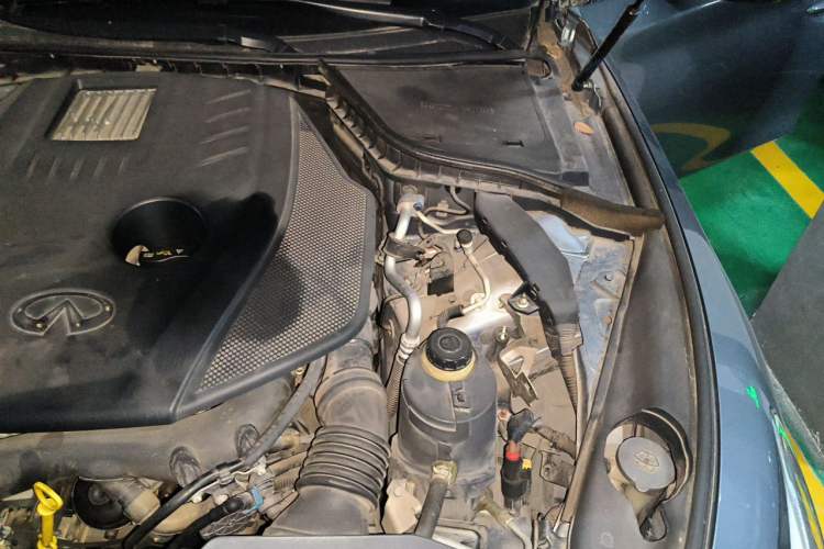 Used Infiniti Q50L 2015 2.0T Enjoyment Edition Engine Bay Left