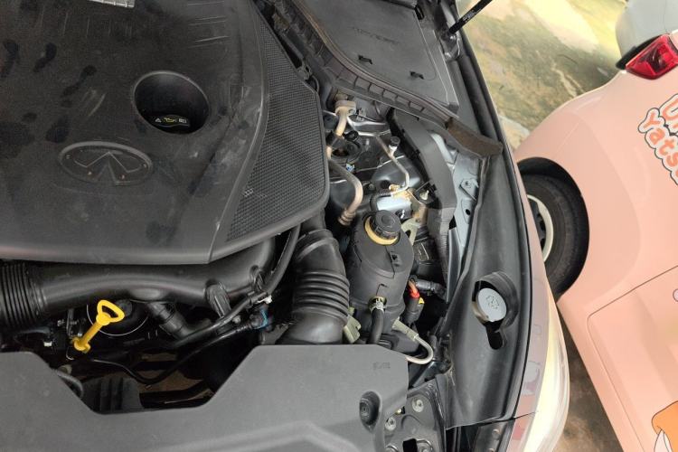 Used Infiniti Q50L 2015 2.0T Comfort Edition Engine Bay Left
