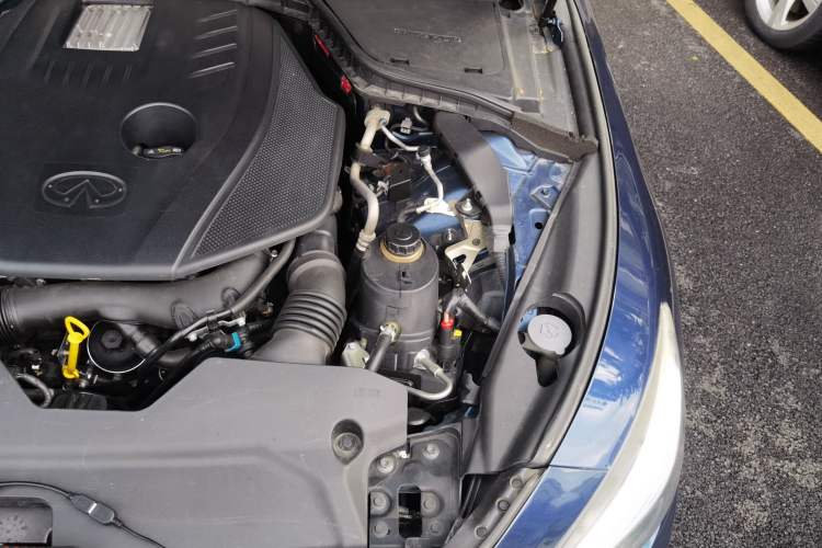 Used Infiniti Q50L 2015 2.0T Luxury Edition Engine Bay Left