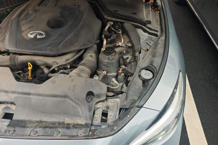 Used Infiniti Q50L 2015 2.0T Enjoyment Edition Engine Bay Left