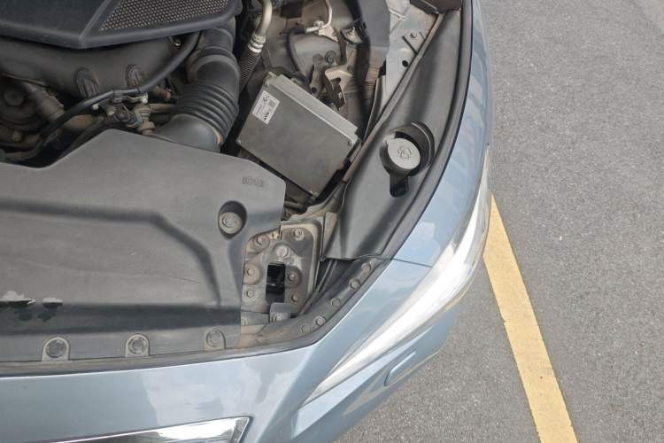 Used Infiniti Q50L 2015 2.0T Sport Edition Engine Bay Left