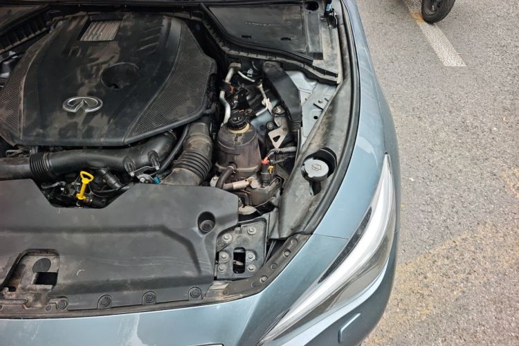 Used Infiniti Q50L 2015 2.0T Enjoyment Edition Engine Bay Left
