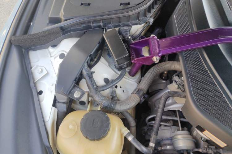 Used Infiniti Q50L 2015 2.0T Sport Edition Engine Bay Right