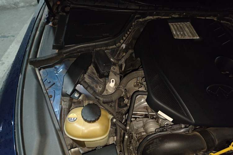 Used Infiniti Q50L 2015 2.0T Sport Edition Engine Bay Right