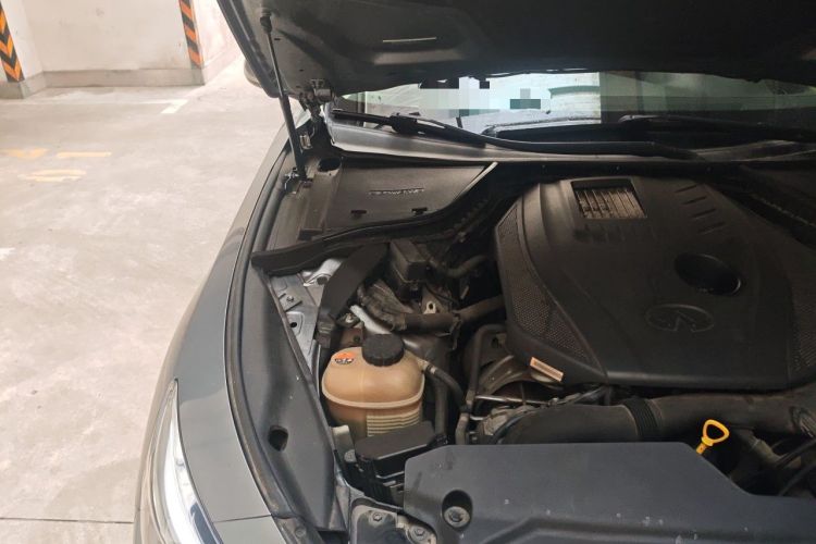 Used Infiniti Q50L 2015 2.0T Enjoyment Edition Engine Bay Right