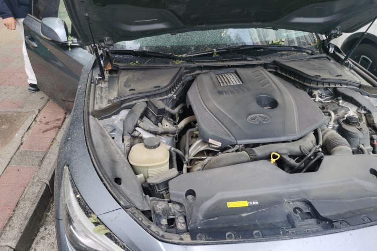 Used Infiniti Q50L 2015 2.0T Enjoyment Edition Engine Bay Right