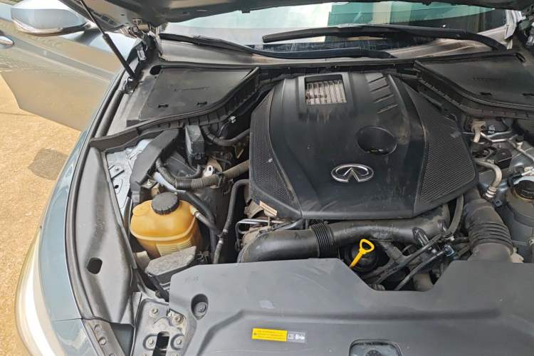 Used Infiniti Q50L 2015 2.0T Enjoyment Edition Engine Bay Right