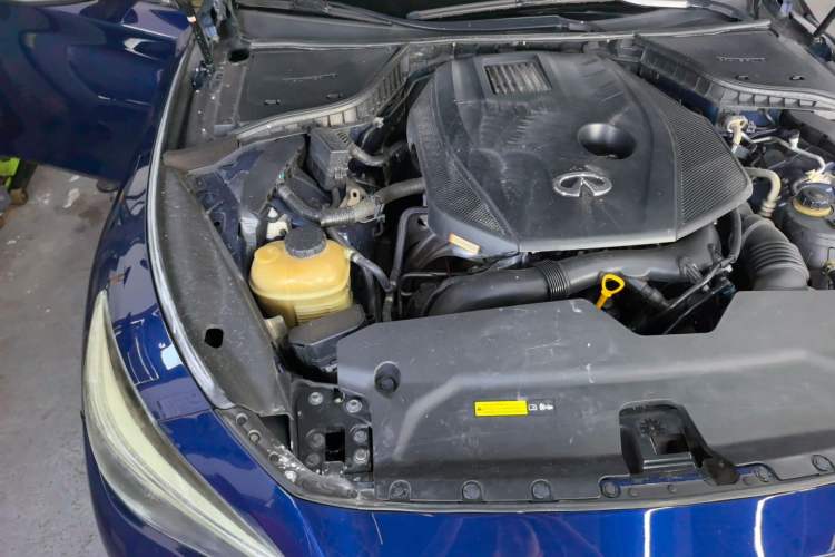 Used Infiniti Q50L 2015 2.0T Comfort Edition Engine Bay Right