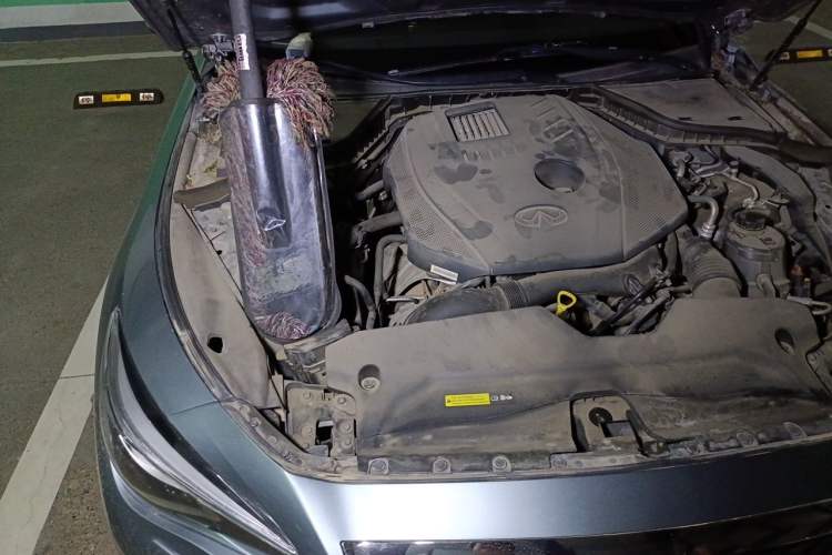 Used Infiniti Q50L 2015 2.0T Enjoyment Edition Engine Bay Right