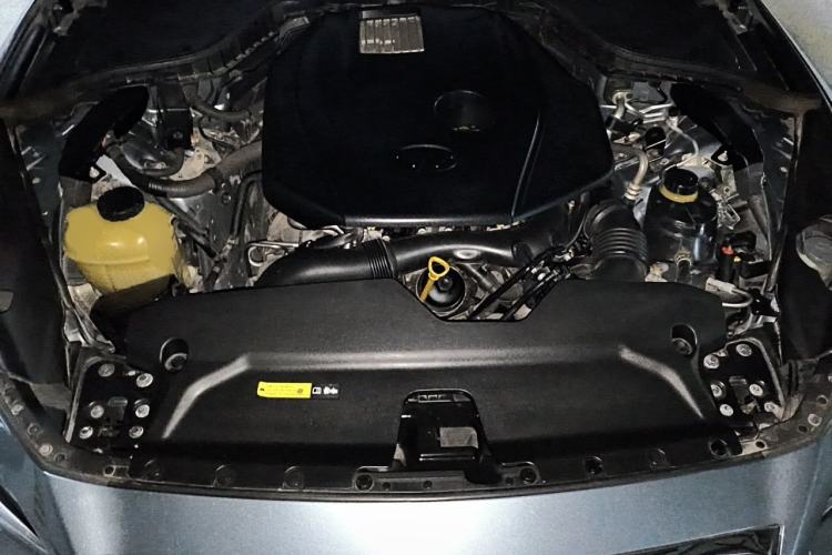Used Infiniti Q50L 2015 2.0T Enjoyment Edition Engine Bay