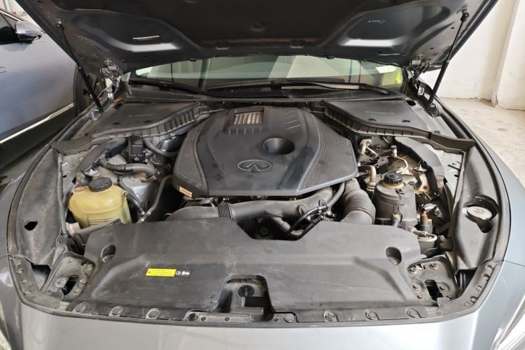 Used Infiniti Q50L 2015 2.0T Enjoyment Edition Engine Bay