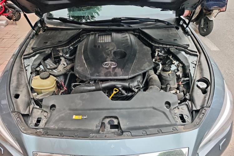 Used Infiniti Q50L 2015 2.0T Enjoyment Edition Engine Bay
