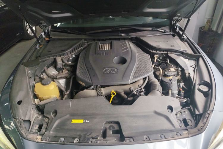 Used Infiniti Q50L 2015 2.0T Enjoyment Edition Engine Bay