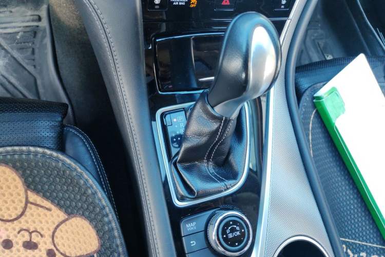 Used Infiniti Q50L 2015 2.0T Sport Edition Gear Lever