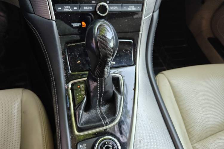 Used Infiniti Q50L 2015 2.0T Enjoyment Edition Gear Lever
