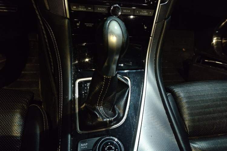 Used Infiniti Q50L 2015 2.0T Sport Edition Gear Lever