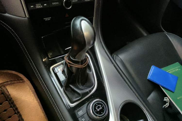 Used Infiniti Q50L 2015 2.0T Enjoyment Edition Gear Lever