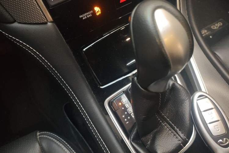 Used Infiniti Q50L 2015 2.0T Enjoyment Edition Gear Lever