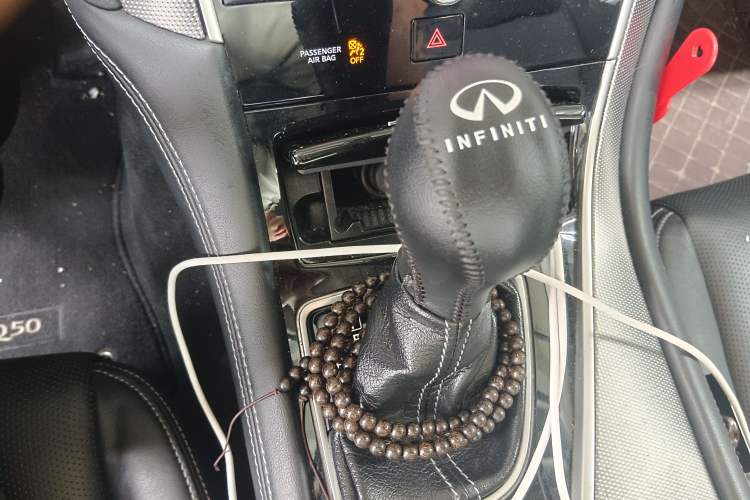 Used Infiniti Q50L 2015 2.0T Enjoyment Edition Gear Lever