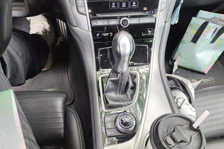 Used Infiniti Q50L 2015 2.0T Sport Edition Gear Lever