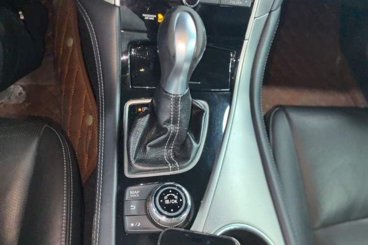 Used Infiniti Q50L 2015 2.0T Enjoyment Edition Gear Lever