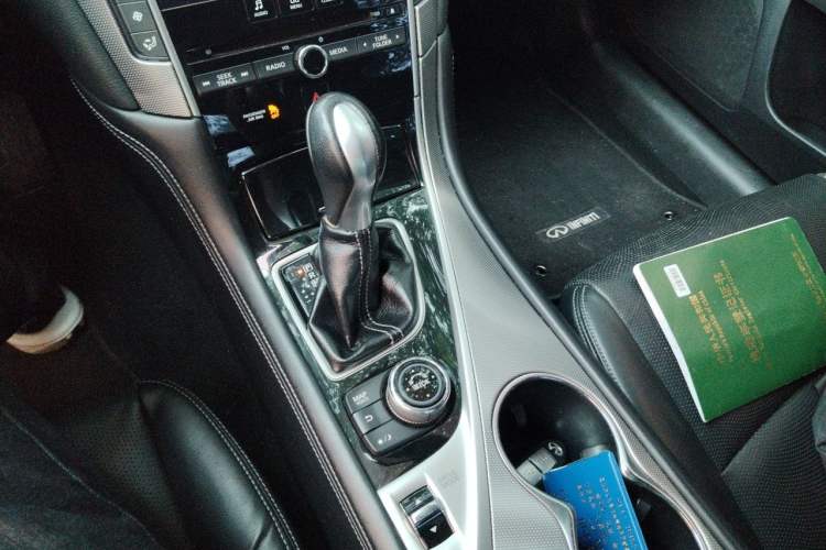Used Infiniti Q50L 2015 2.0T Enjoyment Edition Gear Lever
