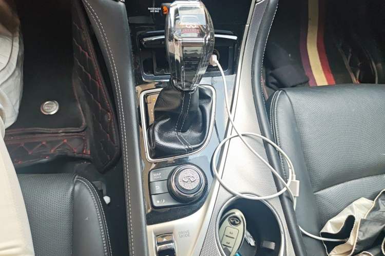 Used Infiniti Q50L 2015 2.0T Enjoyment Edition Gear Lever