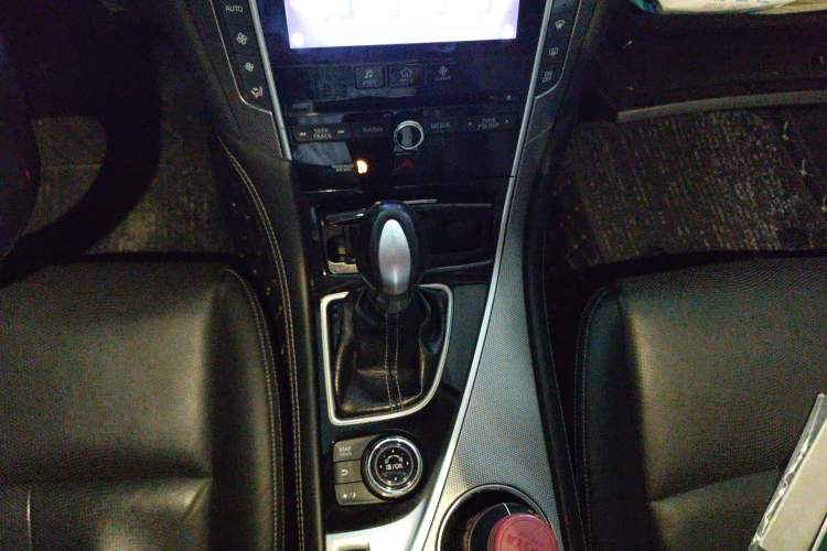 Used Infiniti Q50L 2015 2.0T Enjoyment Edition Gear Lever