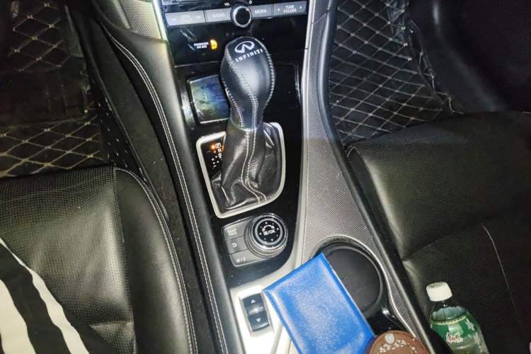 Used Infiniti Q50L 2015 2.0T Enjoyment Edition Gear Lever